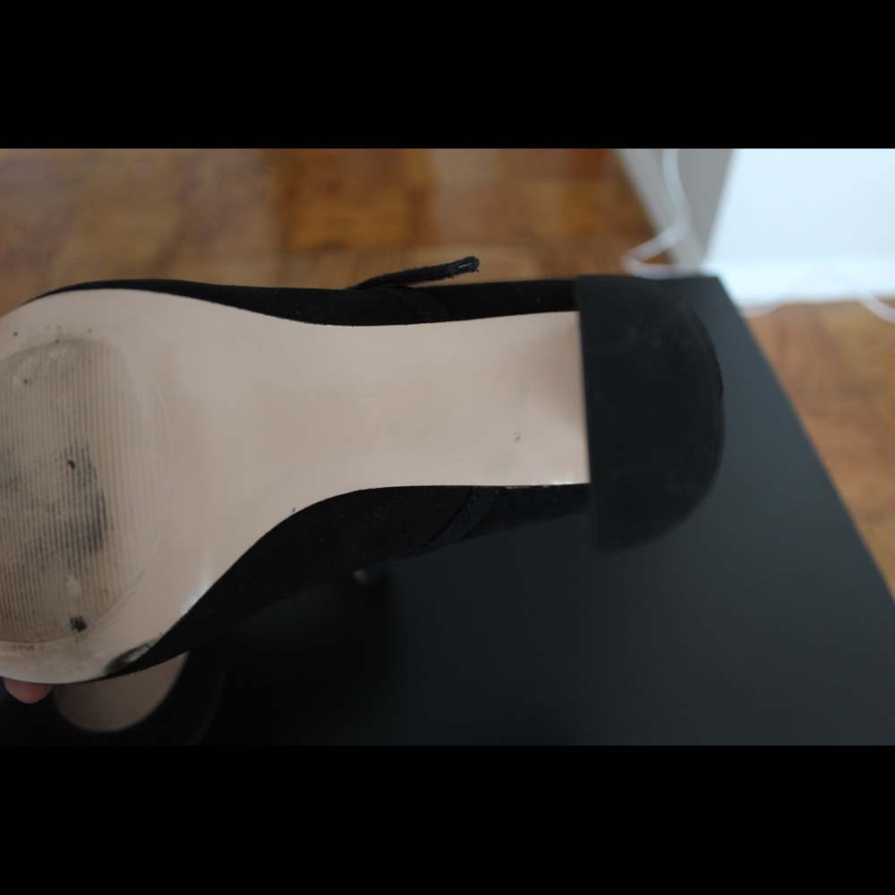 Black heels - Picture 3 of 4